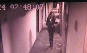 絕癥男子約女網(wǎng)友開房被騙,被偷包裸身出房追回,奪下對(duì)方兇器打跑4人