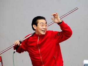 ?藝術家六小齡童被去世 微博轉發(fā)笑臉辟謠現(xiàn)身澄清