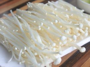 產(chǎn)婦可以吃金針菇嗎？適合產(chǎn)婦吃金針菇的做法