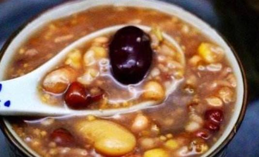 選擇食譜進(jìn)行調(diào)養(yǎng)是很好的選擇 推薦6種產(chǎn)婦補(bǔ)氣血的食物