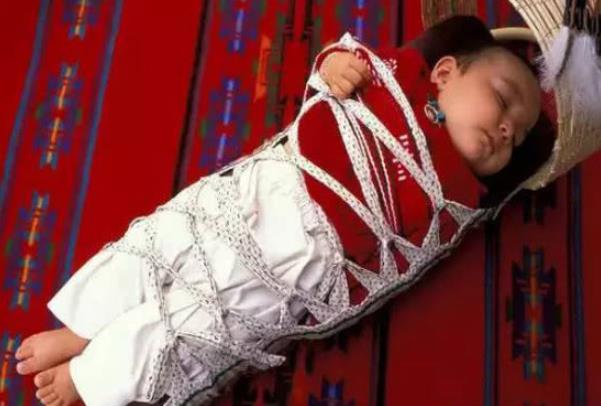 想要孩子擁有筆直長(zhǎng)腿,家長(zhǎng)應(yīng)及時(shí)給孩子定制矯正鞋干預(yù)
