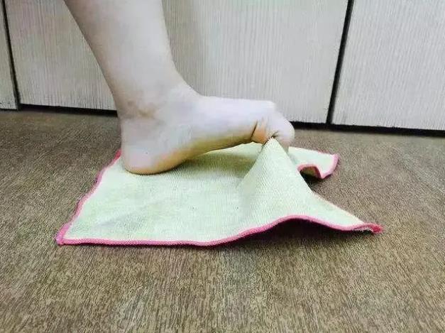 扁平足矯正有講究 定制矯正鞋后可以這樣做