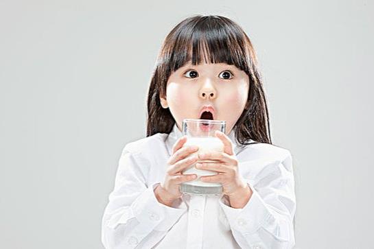 哪個牌子進(jìn)口奶粉好 美納多為孩子打造安全好奶粉