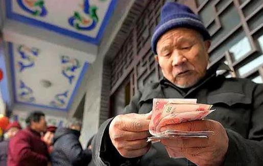 2021年退休工資真的要上調(diào)嗎?退休中人即將補發(fā)5年養(yǎng)老金是真的嗎?