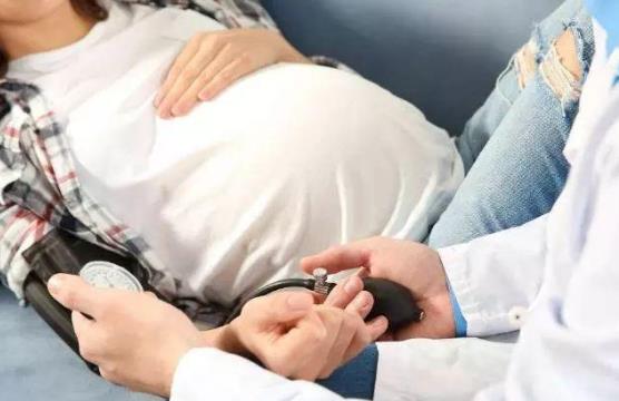 生孩子獎勵2萬元的錢去哪里領?生育津貼可以領到多少錢?
