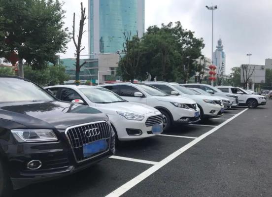 有人亂停車(chē)可以叫交警拖車(chē)嗎?車(chē)停路邊被拖走了怎么處理