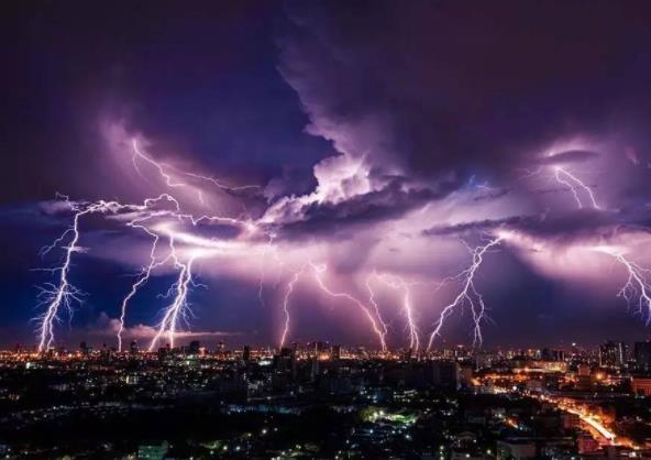 雷電天氣怎么保護(hù)自己?雷電黃色預(yù)警嚴(yán)重嗎