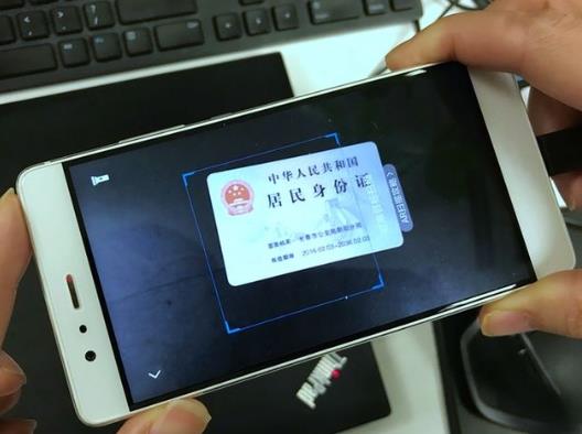 拍身份證照片可以把頭發(fā)p黑嗎?身份證差一年過期可提前辦嗎