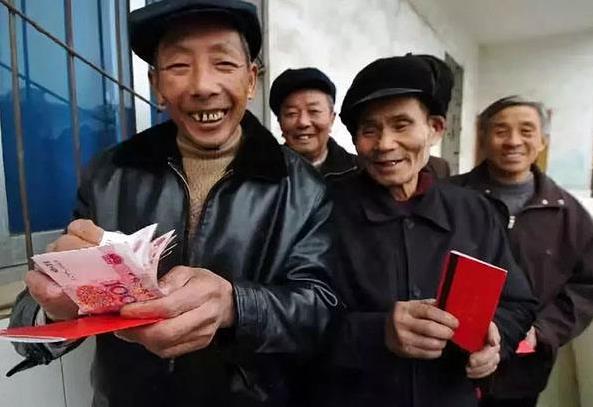 2020年農(nóng)村60歲老人能領(lǐng)多少錢?養(yǎng)老金上調(diào)600元是真的嗎?