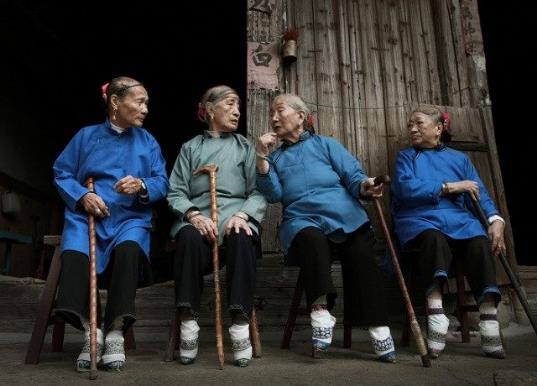 三寸金蓮”名字雖雅,但卻是女孩子以健康為代價(jià)用血淚換來的。
