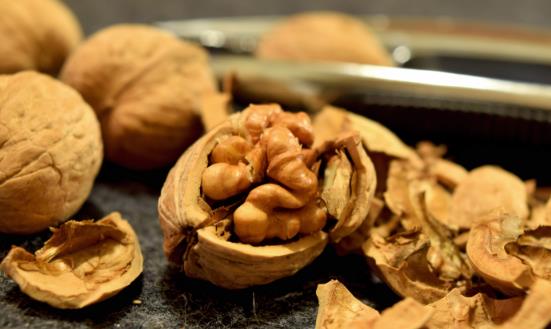 為什么會長白發(fā)?哪些食物能治療白發(fā)?