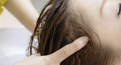 一頭漂亮的頭發(fā)會(huì)是女人一直想要的 六種按摩手法讓女人養(yǎng)出秀發(fā)