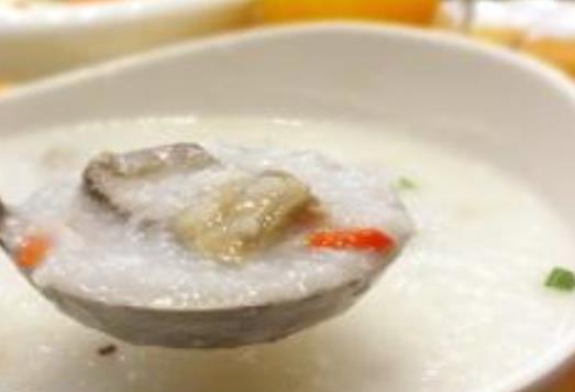 何首烏具有生發(fā)黑發(fā)的作用 脫發(fā)的食療法之何首烏煲雞蛋