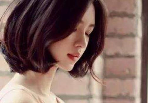 女性脫發(fā)常見的因素 甲狀腺毛病會(huì)造成脫發(fā)