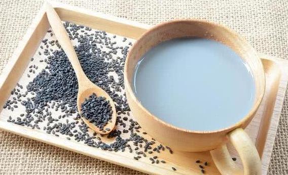 長白頭發(fā)與什么因素有關(guān) 吃黑芝麻就能減少白頭發(fā)嗎