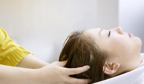 要想正確護(hù)發(fā)的話有什么好方法 你知道護(hù)發(fā)時候的重點嗎