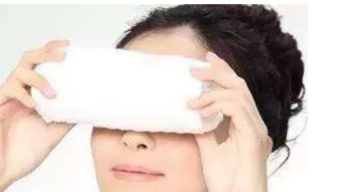 黑眼圈就是人們常說的熊貓眼 試試這4種方法去黑眼圈