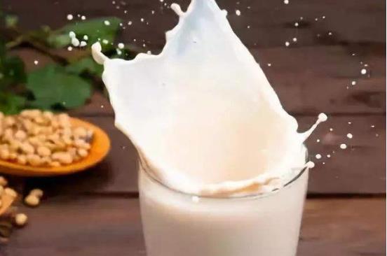 牛奶是非常好喝的飲料之一 牛奶五大護膚法給男人好臉色