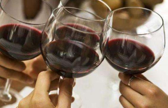 酒可以說是交際應(yīng)酬不可缺少的東西 男性飲酒3大注意事項