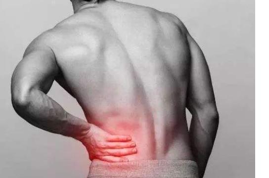 男人也會(huì)出現(xiàn)腰痛的情況 推薦四種治療方法