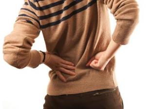 女性經(jīng)期腰酸腹痛正常嗎？經(jīng)期腰酸腹痛怎么辦