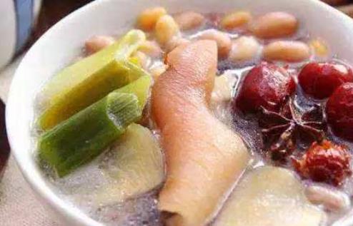 平胸的妹子心愿就是胸部能夠再長(zhǎng)一點(diǎn) 五種食譜吃出豐滿上圍