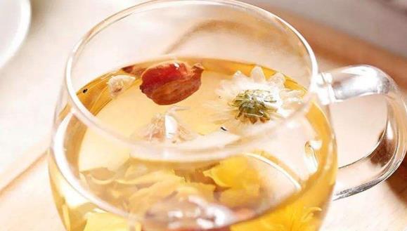 女人天生愛(ài)吃零食 睡前吃這10種食物養(yǎng)顏又助眠