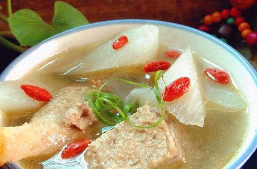 內(nèi)分泌紊亂是很多女人都會(huì)出現(xiàn)的問題 建議食療調(diào)節(jié)內(nèi)分泌
