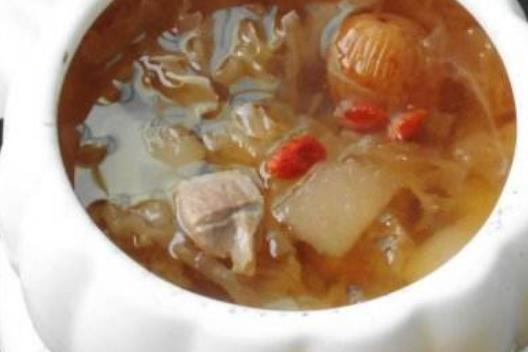 女人5款養(yǎng)生湯 潤膚潤燥更養(yǎng)陰