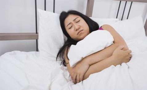 女性過(guò)早絕經(jīng)的話怎么辦 女性絕經(jīng)期有什么癥狀表現(xiàn)