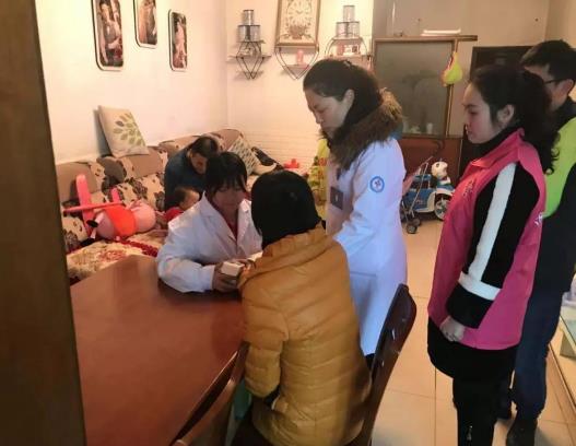 重慶金易醫(yī)院攜手街道社區(qū)聯(lián)合舉辦三八婦女節(jié)活動(dòng)