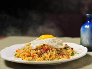 蛋炒飯?jiān)趺醋龊贸?？讓蛋炒飯更美味的訣竅