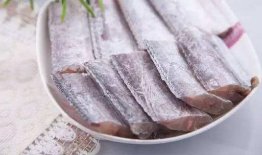 帶魚一炸就碎該怎么辦?帶魚段怎么處理內臟