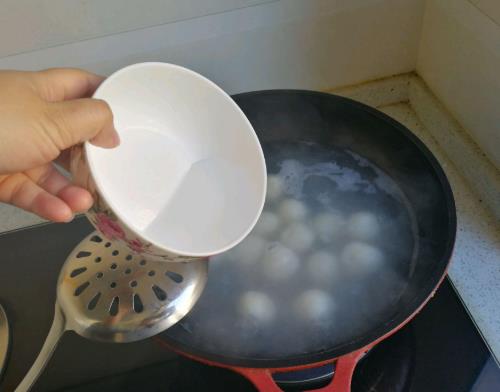 煮湯圓怎么看熟沒(méi)熟?米酒湯圓的做法是什么