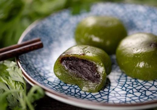 做青團(tuán)是用全草還是只要草汁?做青團(tuán)是放水性豆沙還是油性豆沙比較好