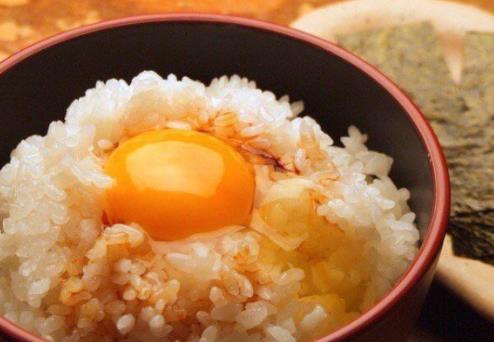 國內(nèi)的生雞蛋能拌飯嗎?怎么去除雞蛋的腥味?
