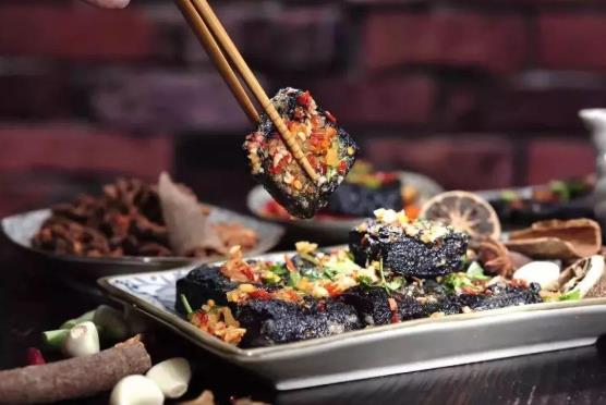 臭豆腐的高湯怎么熬才好喝?炸臭豆腐有營養(yǎng)嗎?