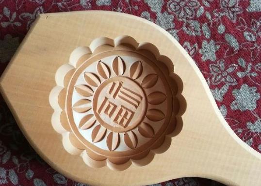 沒有模具怎么做月餅花紋?月餅?zāi)>哔I多大的好?