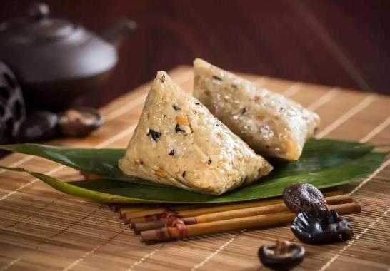 包粽子的肉是五花肉嗎?包粽子用長(zhǎng)糯米好還是圓糯米好?