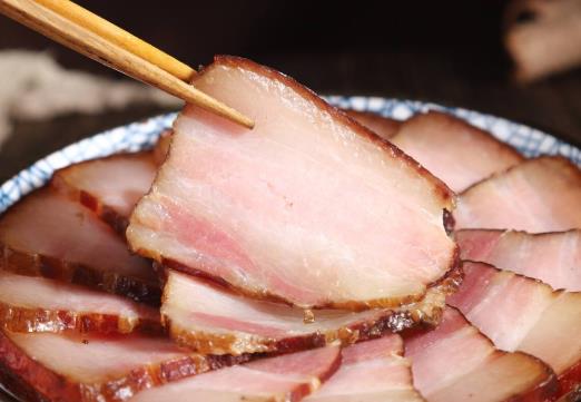 臘肉在陽(yáng)臺(tái)上怎么掛?熏臘肉溫度高了熏熟了怎么辦