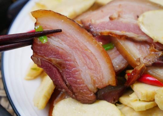臘肉如何儲(chǔ)藏才不會(huì)發(fā)霉?食用臘肉的注意事項(xiàng)