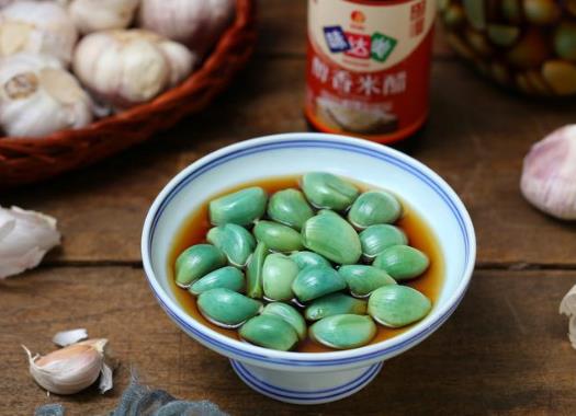 怎么淹臘八蒜才脆?臘八蒜是放冰箱還是暖氣片