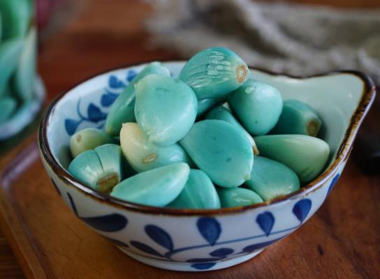 臘八蒜醋要沒過(guò)蒜嗎?臘八蒜用生醋還是熟醋
