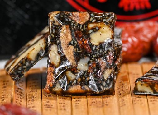 鋪阿膠糕的油紙什么時(shí)候撕?做阿膠糕沒有油紙可以用保鮮膜嗎