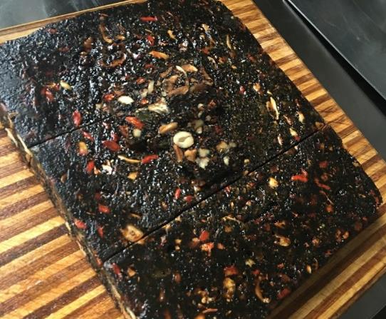 鋪阿膠糕的油紙什么時(shí)候撕?做阿膠糕沒有油紙可以用保鮮膜嗎