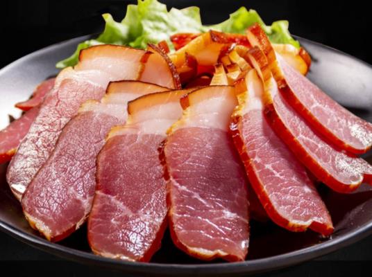 做臘肉的鹽是熱的可以嗎?腌臘肉要腌多久才能掛起來(lái)