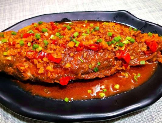紅燒魚上面澆的那個(gè)汁怎么做?做紅燒魚選哪種魚