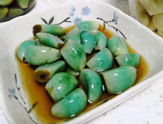 臘八蒜不密封會(huì)怎樣?臘八蒜的具體做法