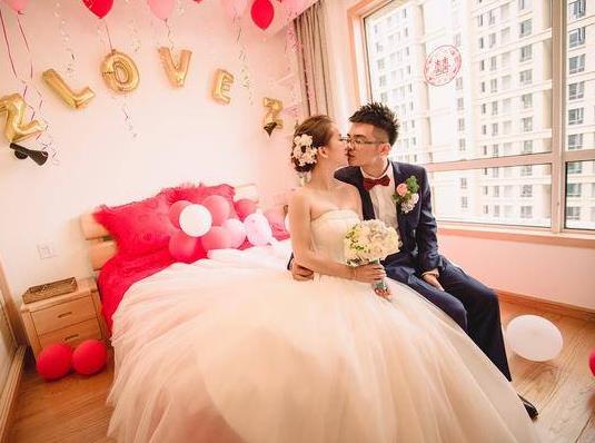 異地婚禮女方去幾個人車費誰出?遠嫁結(jié)婚是女方先擺酒嗎