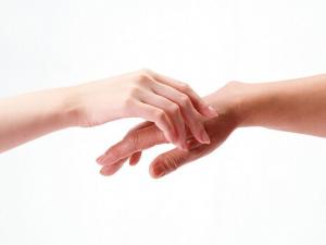 手上長小水泡是怎么回事？中醫(yī)治療手上長小水泡